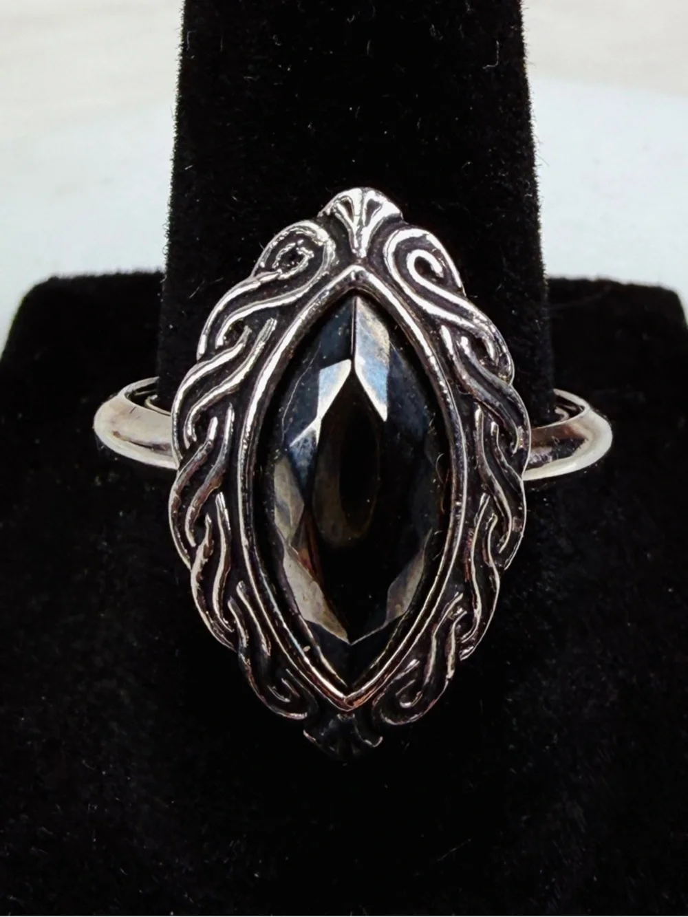 Vintage Avon Silvertone Black Marquise Accent Filigree Ring size 7 1/2